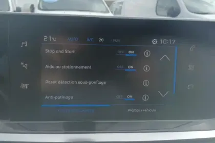 Photo 24 Peugeot 2008  PureTech 100 S&S BVM6