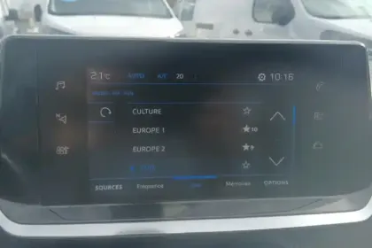 Photo 20 Peugeot 2008  PureTech 100 S&S BVM6
