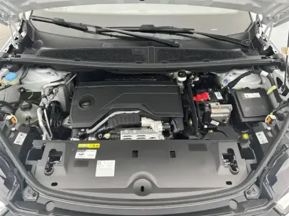 Photo 24 Peugeot 3008  Hybrid 145 e-DCS6