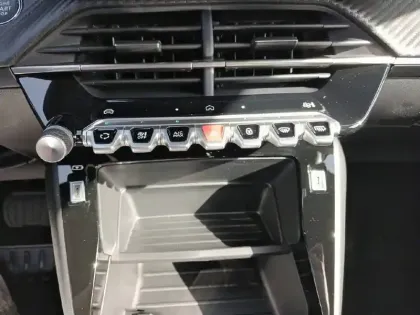 Photo 21 Peugeot 2008  Hybrid 145 e-DCS6