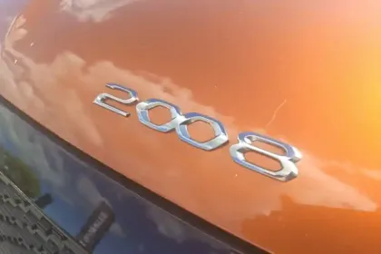 Photo 31 Peugeot 2008  PureTech 100 S&S BVM6