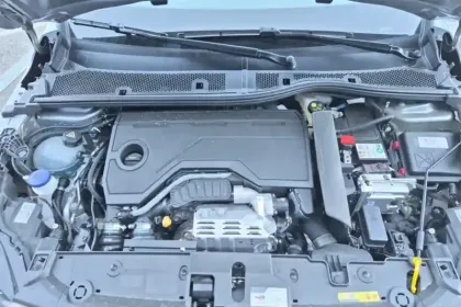Photo 15 Peugeot 208  Hybrid 110 ch e-DCS6