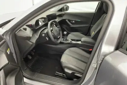 Photo 12 Peugeot 2008  PureTech 130 S&S BVM6