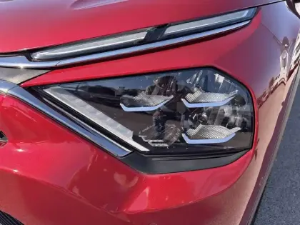 Photo 10 Citroën C4 e- 136 ch Automatique
