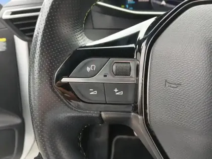 Photo 18 Peugeot 208  Electrique 50 kWh 136ch GT