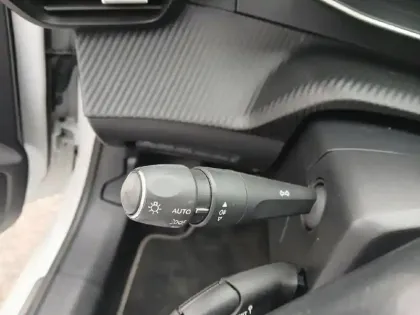 Photo 16 Peugeot 208  Electrique 50 kWh 136ch GT