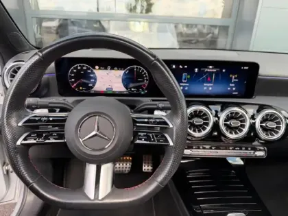 Photo 35 Mercedes Classe A A 250 e Berline