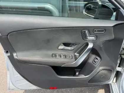 Photo 33 Mercedes Classe A A 250 e Berline