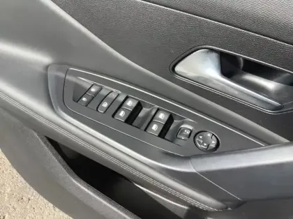 Photo 16 Peugeot 308 Hybrid 145 e-DCS6 Allure