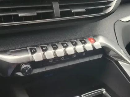 Photo 15 Peugeot 3008 II PureTech 130 S&S EAT8 Allure Pack