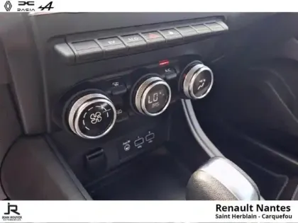Photo 11 Renault Captur  1.6 E-Tech hybride 145ch Business