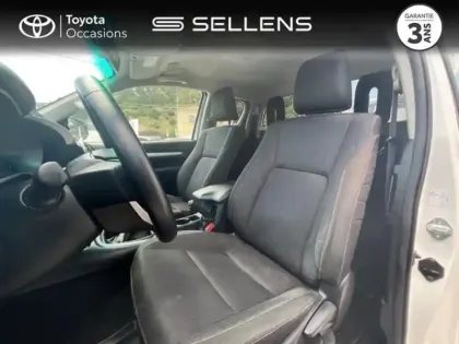 Photo 10 Toyota Hilux  2.4 D-4D 150ch X-Tra Cabine Légende 4WD RC23