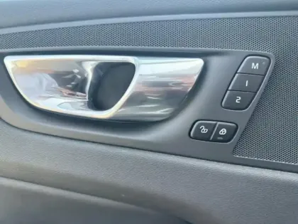 Photo 11 Volvo Xc60  B4 AdBlue 197ch Plus Style Chrome Geartronic