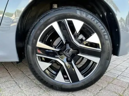 Photo 8 Peugeot 208  1.2 Hybrid 110ch Allure e-DCS6