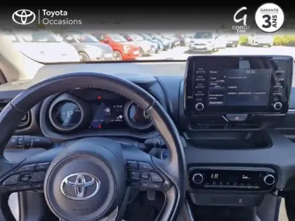 Photo 8 Toyota Yaris  116h Design 5p