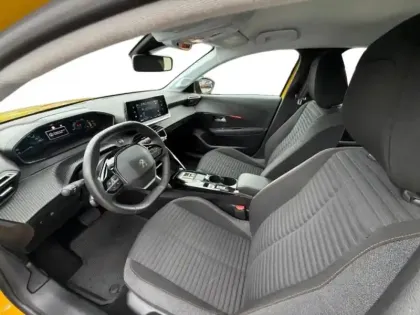 Photo 8 Peugeot 208  e- 136ch Like