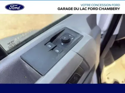 Photo 13 Volkswagen Crafter  Fg 35 L3H3 2.0 TDI 140ch Business Traction