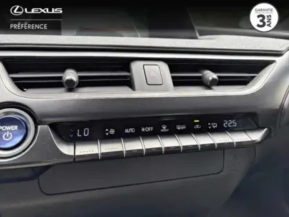 Photo 14 Lexus UX  300e Pack