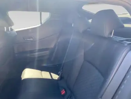 Photo 11 Toyota C-HR  184h Première 2WD E-CVT MC19