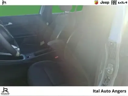 Photo 8 Jeep Avenger  1.2 Turbo T3 110ch MHEV Altitude BVR6 eHybrid