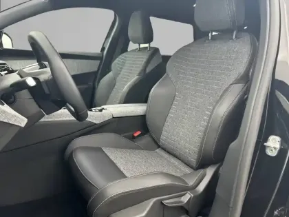 Photo 32 Peugeot 5008  Hybrid 136 e-DCS6