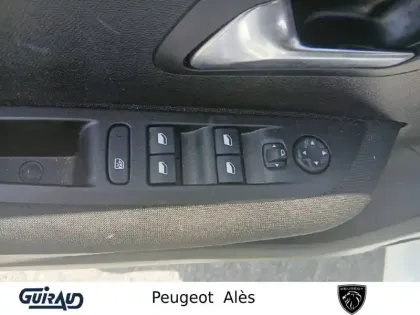 Photo 12 Peugeot 208  PureTech 75 S&S BVM5