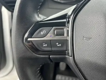 Photo 37 Peugeot 208  BlueHDi 100 S&S BVM6