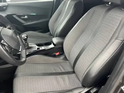 Photo 29 Peugeot 2008  PureTech 100 S&S BVM6