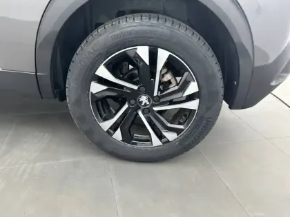 Photo 31 Peugeot 2008  PureTech 100 S&S BVM6