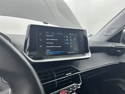 Photo 40 Peugeot 2008  PureTech 100 S&S BVM6