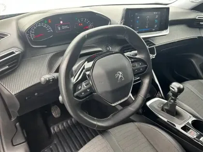 Photo 27 Peugeot 2008  PureTech 100 S&S BVM6