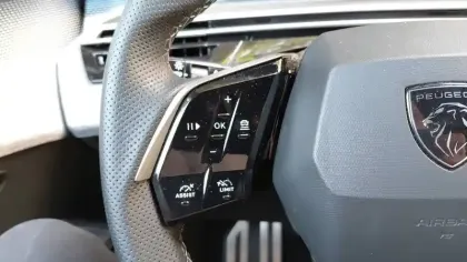 Photo 18 Peugeot 3008  Hybrid 136 e-DCS6