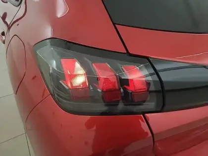 Photo 16 Peugeot 208  PureTech 100 S&S BVM6