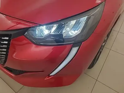 Photo 15 Peugeot 208  PureTech 100 S&S BVM6