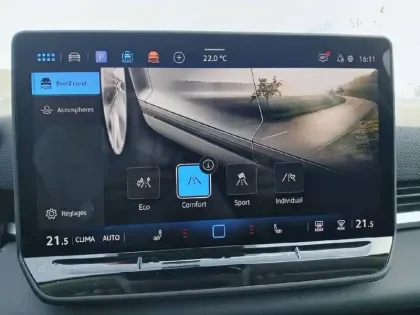 Photo 18 Volkswagen T-roc  1.5 eTSI EVO2 Hybrid 150 ch DSG7