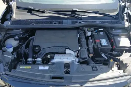 Photo 15 Peugeot 2008  PureTech 130 S&S BVM6