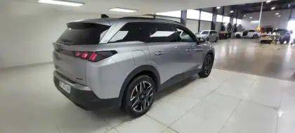 Photo 16 Peugeot 5008  Hybrid 145 ch e-DCS6