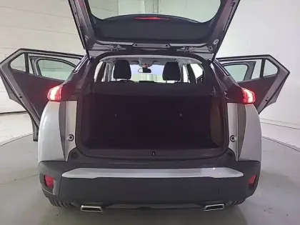 Photo 5 Peugeot 2008  PureTech 130 S&S EAT8