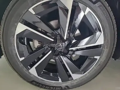Photo 12 Peugeot 408  PureTech 130 ch S&S EAT8
