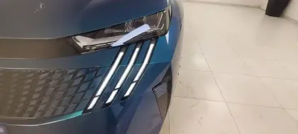 Photo 19 Peugeot 5008  Hybrid 145 ch e-DCS6