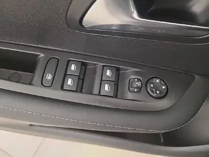 Photo 49 Peugeot 208  Hybrid 110 ch e-DCS6
