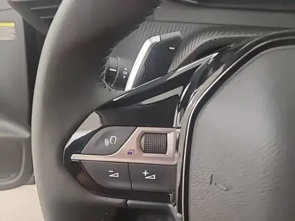 Photo 46 Peugeot 208  Hybrid 110 ch e-DCS6