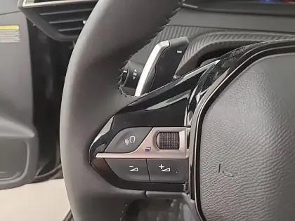 Photo 19 Peugeot 208  Hybrid 110 ch e-DCS6