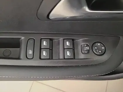 Photo 22 Peugeot 208  Hybrid 110 ch e-DCS6