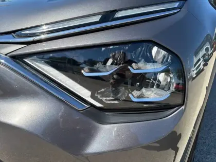 Photo 10 Citroën C4 e- 136 ch Automatique