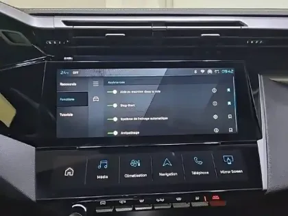 Photo 21 Peugeot 408  Hybrid 145 e-DCS6