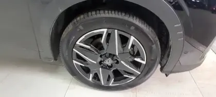 Photo 5 Peugeot 5008  Hybrid 145 ch e-DCS6