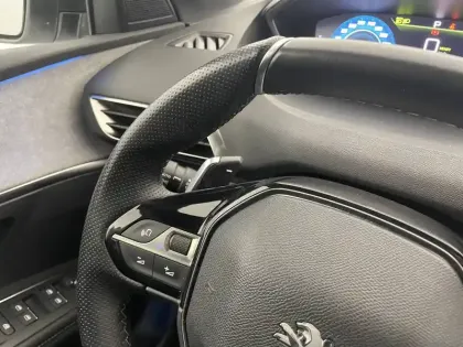 Photo 30 Peugeot 3008  Hybrid 225 e-EAT8