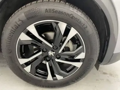 Photo 16 Peugeot 2008  PureTech 130 S&S EAT8