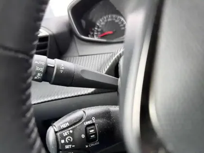 Photo 17 Peugeot 208  PureTech 100 S&S BVM6